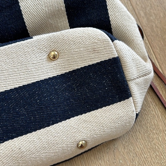 SOLE SOCIETY Millie printed oversized tote navy stripes. OS - Picture 11 of 12